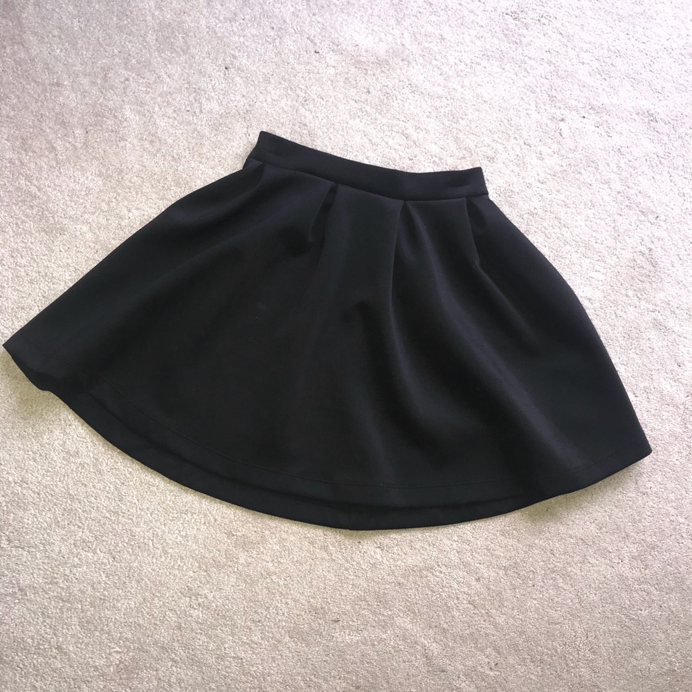 ✨NEVER BEEN WORN FLIRTY SKIRT✨